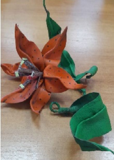 Лилия из кожи. Цветы на каркасе